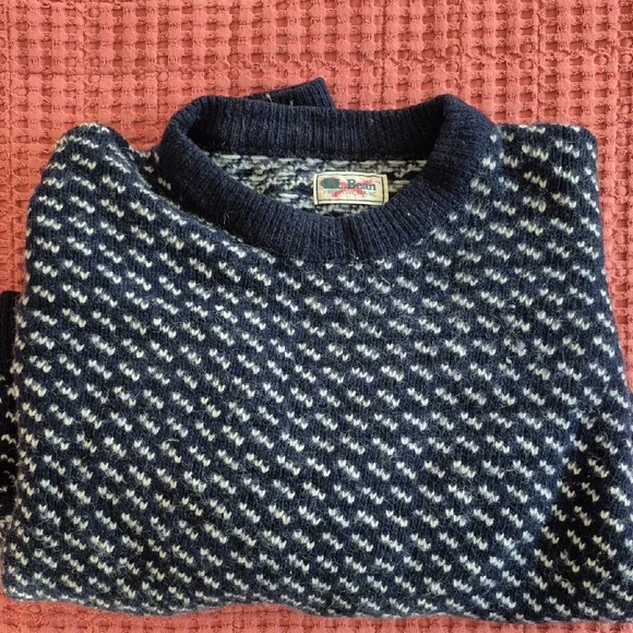 L.L. Bean Navy and White Crewneck Sweater - Picture 3 of 5